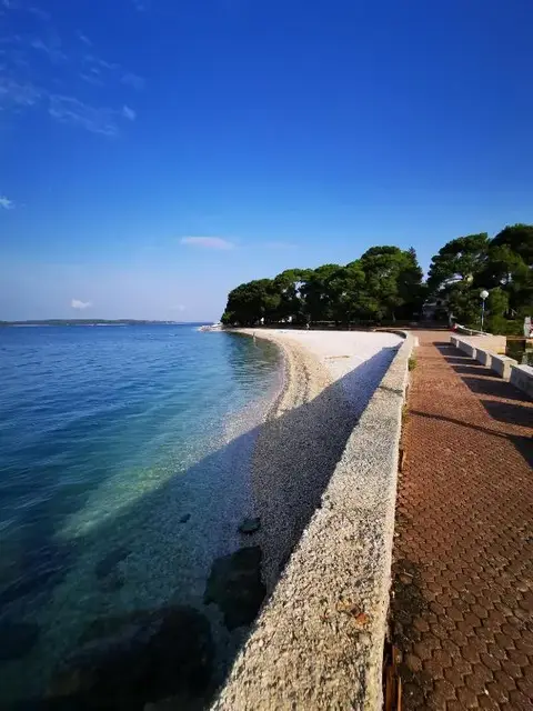 Kuća i okolina — 7