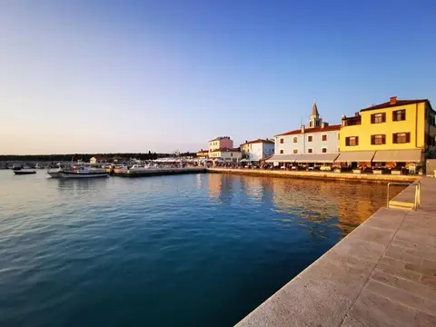 Kuća i okolina — 9